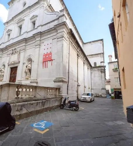 Corte Paolina - Charming Courtyard Inside * ルッカ